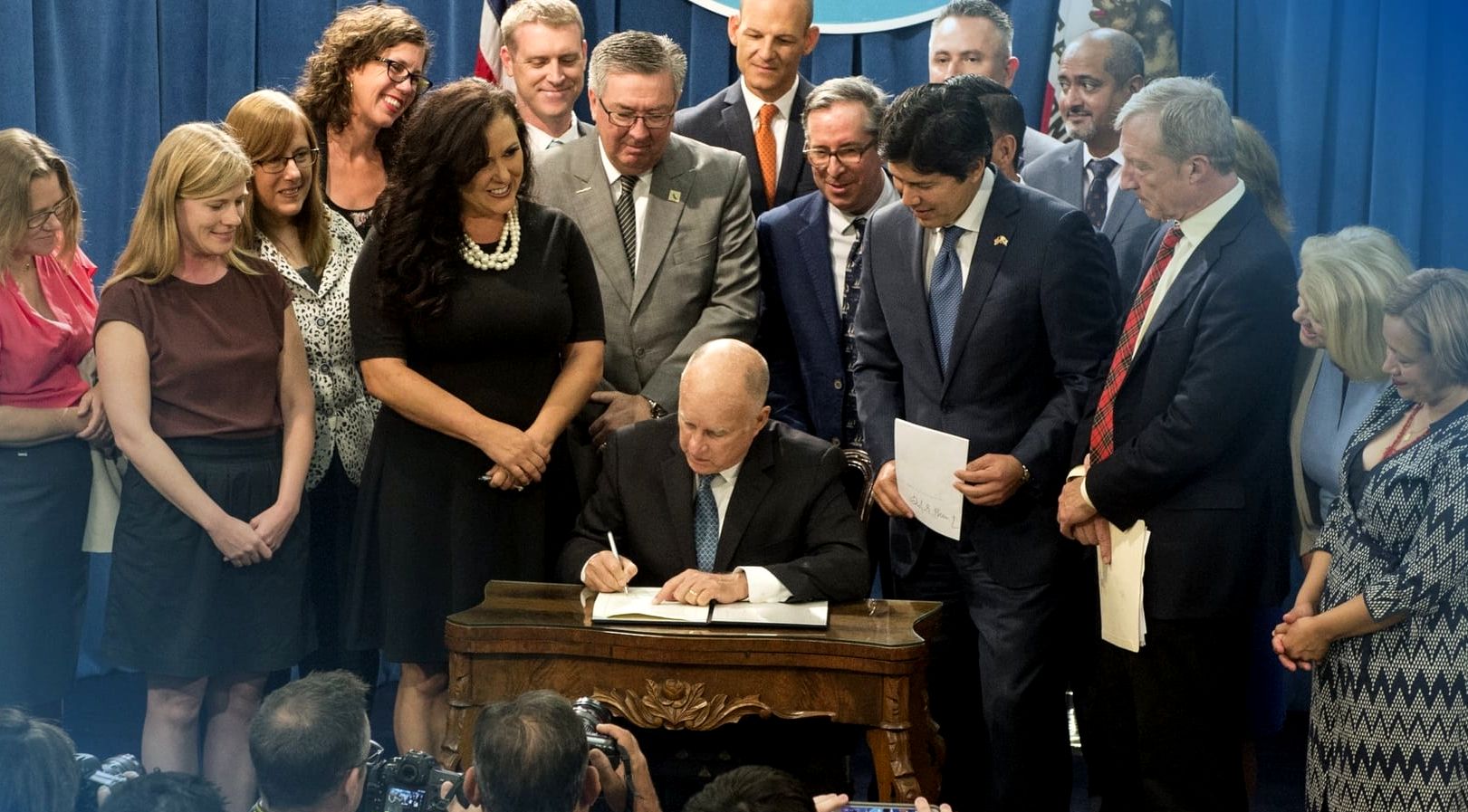 California's Governor Brown signs clean electricity order